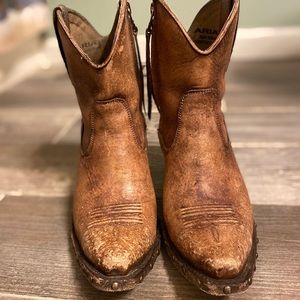 Size 8 EXCLUSIVE Women’s Ariat booties